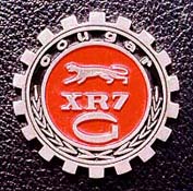 XR7-G emblem on pillars